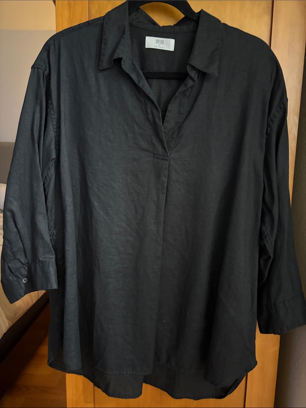 Uniqlo Women’s Linen Skipper Collar Blouse